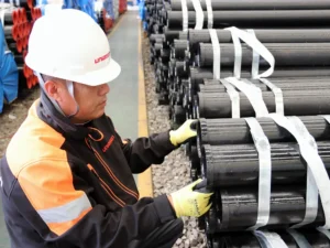 UNIASEN_carbon_steel_pipe_supplier_factory_steel_pipe_inspection